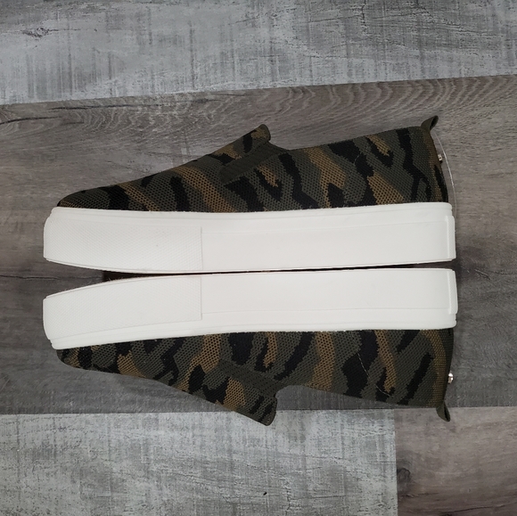 Steve madden camo platform  slip on sneakers  new - Picture 9 of 9